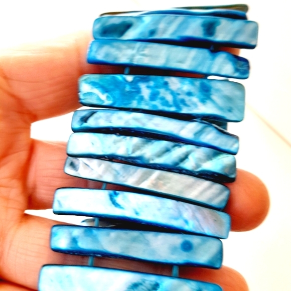 2/$30Stretchy Blue Shell Cuff Style Bracelet - Picture 5 of 6